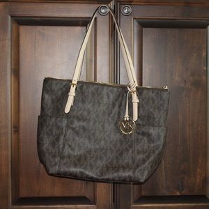 Michael Kors Logo jet Set Monogram Item Tote bag